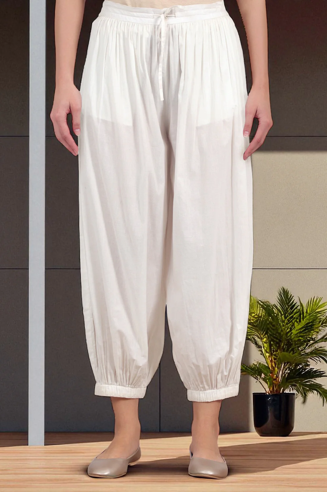Contemporary Style Bottom Wear